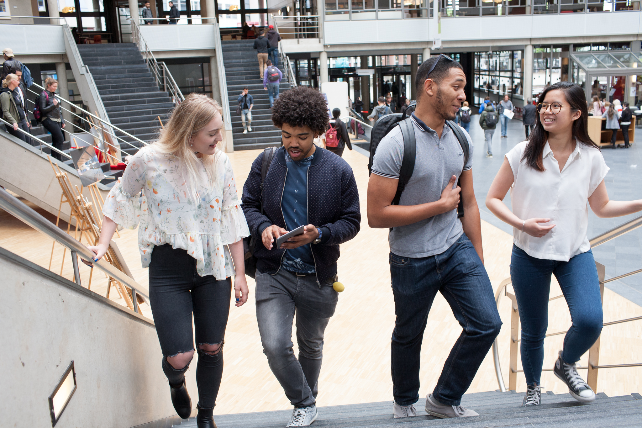 Studenten krijgen rondleiding 